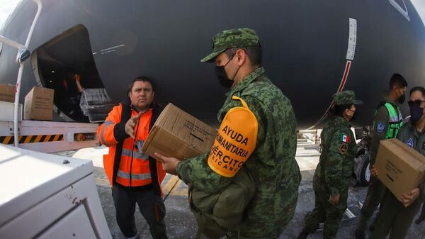 El avión mexicano con ayuda humanitaria en Rumania - Sputnik Mundo