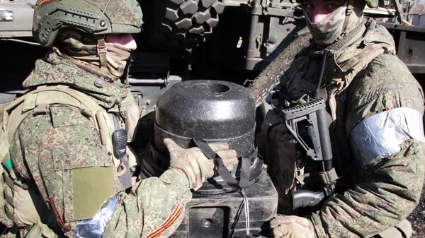 Equipo militar de fabricación occidental capturado por paracaidistas rusos en Ucrania - Sputnik Mundo