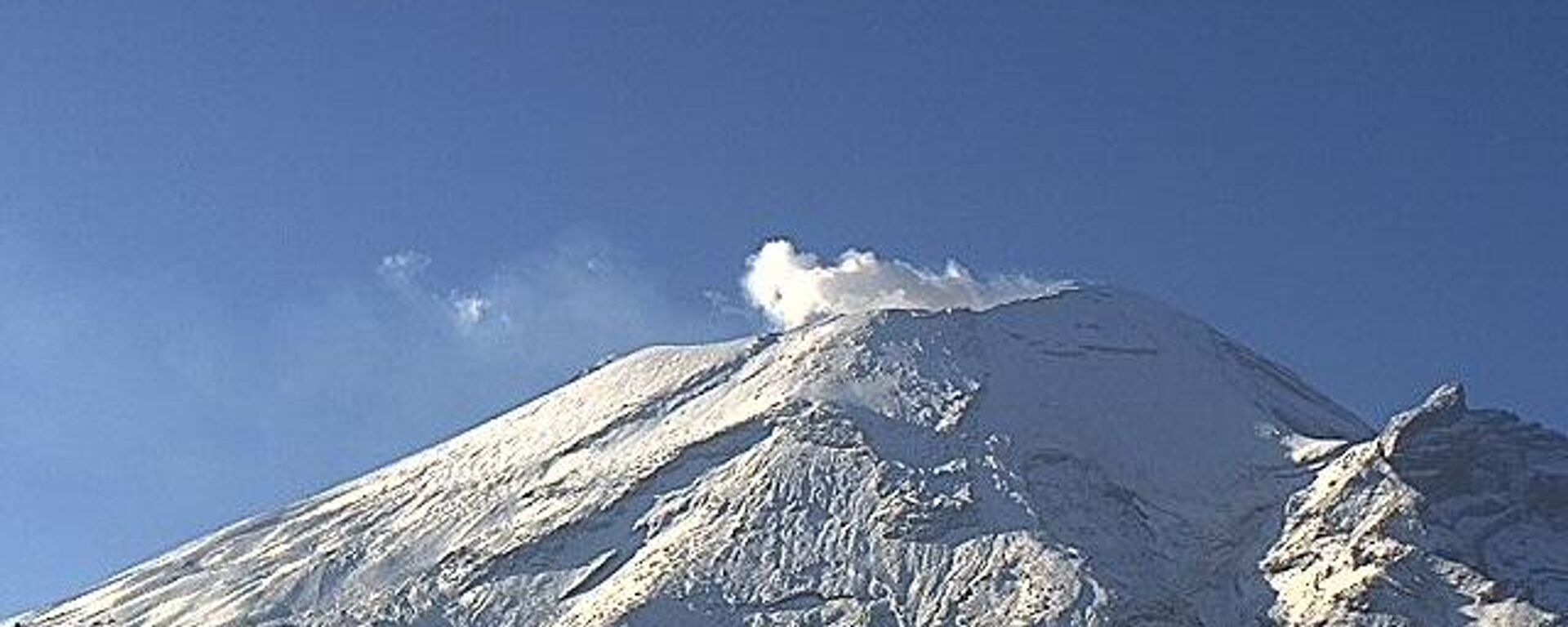 Nevada sobre el volcán Popocatépetl, uno de los más icónicos de México.  - Sputnik Mundo, 1920, 31.01.2023