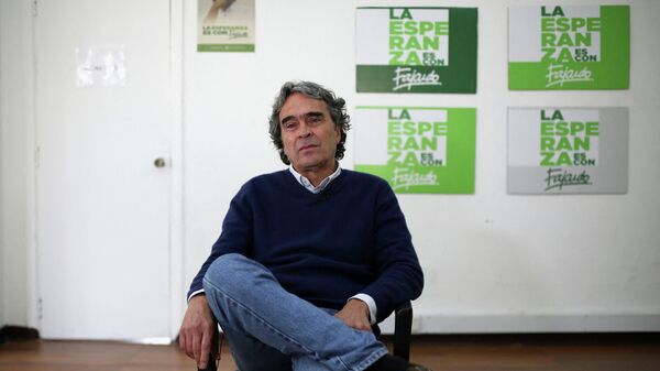 Sergio Fajardo, el candidato presidencial colombiano de la coalición Centro Esperanza (centro) - Sputnik Mundo