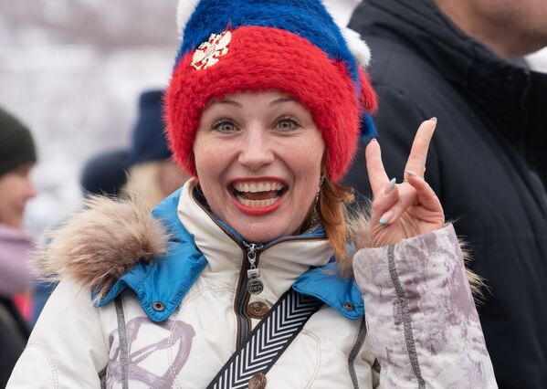 Participante de la manifestación patriótica en la ciudad de Petropavlovsk-Kamchatski. - Sputnik Mundo