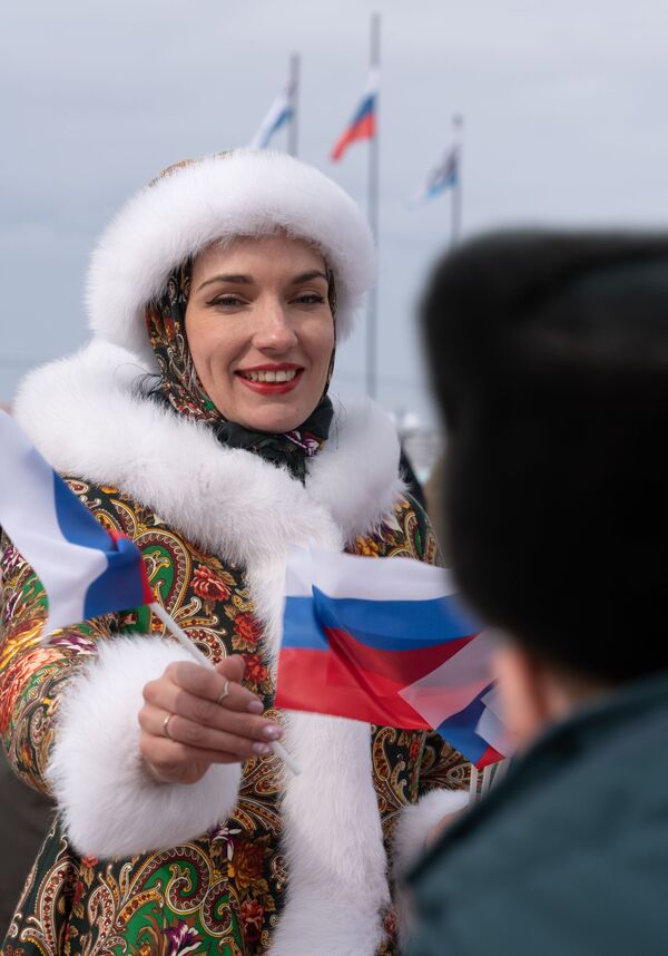 Participante de la manifestación patriótica en la ciudad de Petropavlovsk-Kamchatski. - Sputnik Mundo