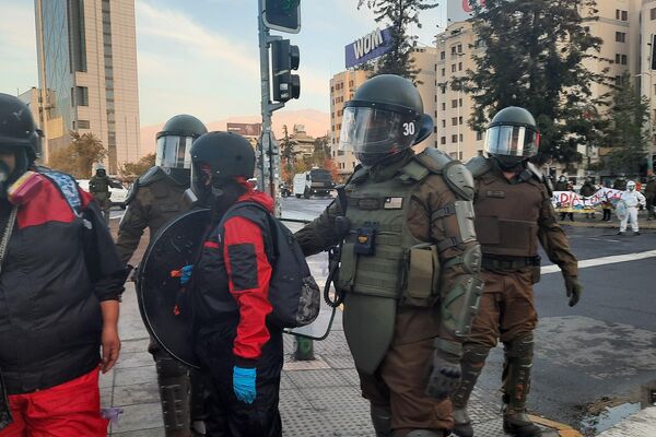 Manifestación y represión policial en Plaza Dignidad, 18 de marzo de 2022 - Sputnik Mundo