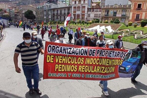 Dueños exigen legalización de sus autos sin papeles en Bolivia - Sputnik Mundo