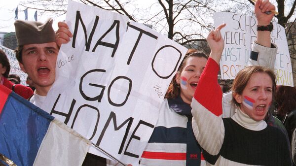 Manifestación contra el bombardeo de la OTAN a Yugoslavia - Sputnik Mundo