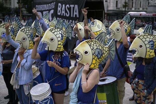Los miembros de la organización ecologista Extinction Rebellion durante una manifestación en el Día Mundial del Agua en Buenos Aires, Argentina. - Sputnik Mundo