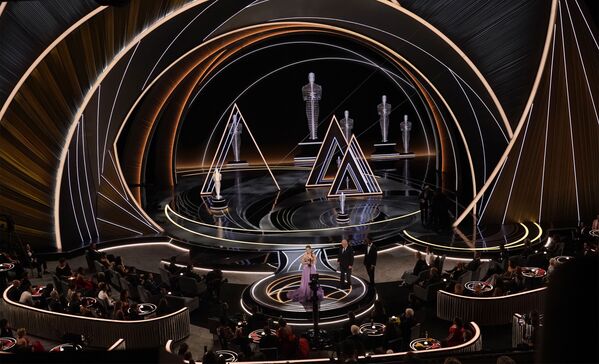 Jessica Chastain recibe el Óscar a la mejor actriz por su papel en &#x27;The Eyes of Tammy Faye&#x27;. - Sputnik Mundo