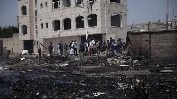Consecuencias de los bombardeos saudíes sobre Sana, Yemen, el 26 de marzo de 2022 - Sputnik Mundo
