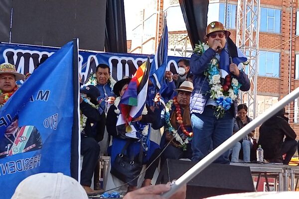 El presidente boliviano, Luis Arce, durante la celebración en Oruro por los 27 años del MAS - Sputnik Mundo