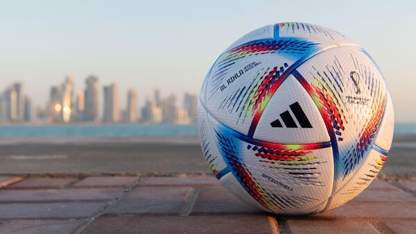  La empresa Adidas presentó a 'Al Rihla' como el balón oficial de la Copa Mundial de la FIFA Catar 2022 - Sputnik Mundo