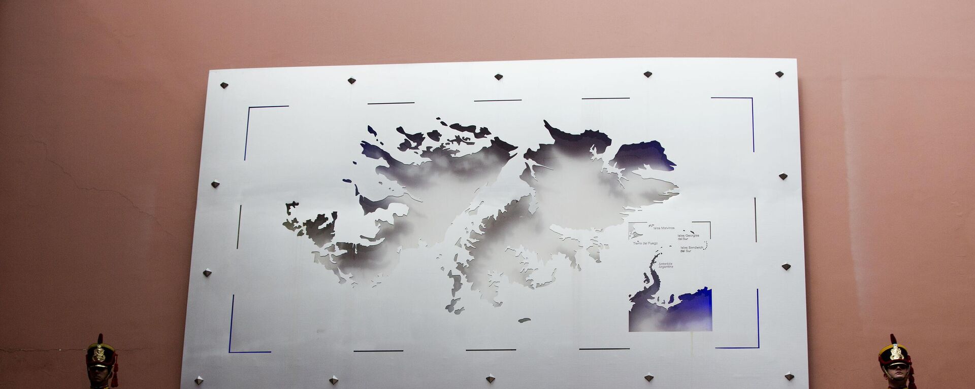 Un mapa de las Islas Malvinas en la Casa Rosada de Argentina, durante una ceremonia en 2014 - Sputnik Mundo, 1920, 08.05.2024