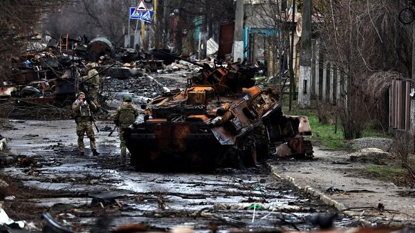 Soldados ucranianos en Bucha, Ucrania - Sputnik Mundo