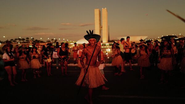 Indígenas protestan en Brasilia - Sputnik Mundo