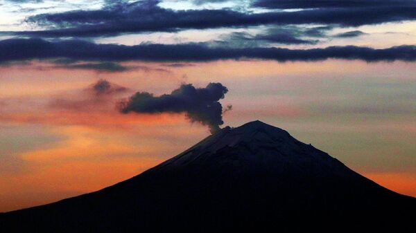 Volcán Popocatépetl - Sputnik Mundo