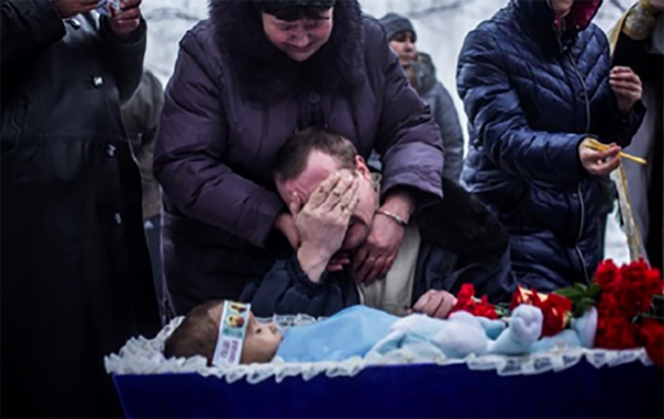 Artiom Bobryshev, de 4 años. Asesinado por los militares de las Fuerzas Armadas de Ucrania el 18 de enero de 2015, durante un bombardeo de artillería en Donetsk. - Sputnik Mundo