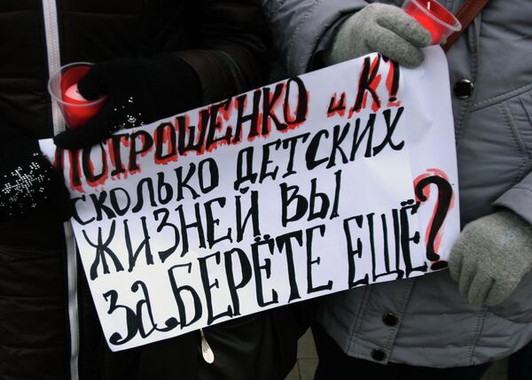 El 17 de marzo de 2015, Donetsk. Velada de réquiem &quot;Vuelo interrumpido...&quot; dedicada a la memoria de los niños muertos durante el conflicto en Donbás. - Sputnik Mundo