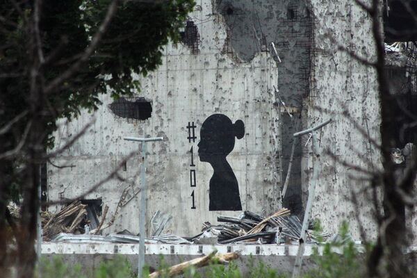&quot;Número 101&quot; es un grafiti en el muro del destruido aeropuerto de Donetsk. Está dedicado a los niños que murieron durante el conflicto en Donbás. Ocho años de guerra se han cobrado la vida de más de 100 niños. - Sputnik Mundo