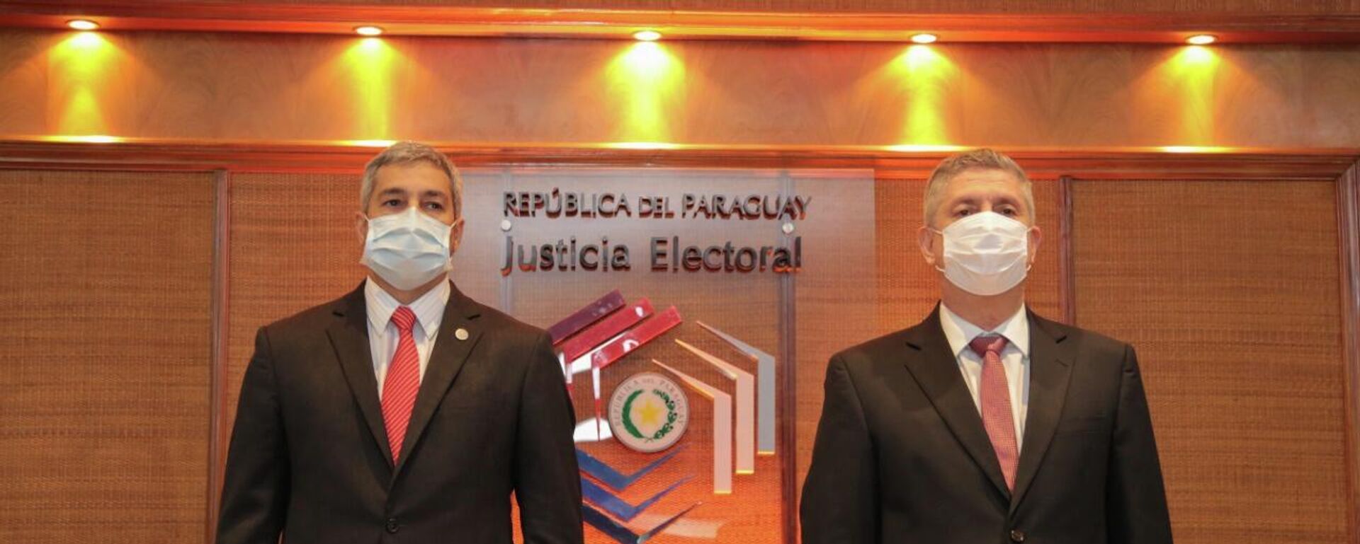 Presidente de Paraguay, Mario Abdo Benítez, y el presidente del Tribunal Supremo de Justicia Electoral, Jaime Bestard - Sputnik Mundo, 1920, 11.04.2022