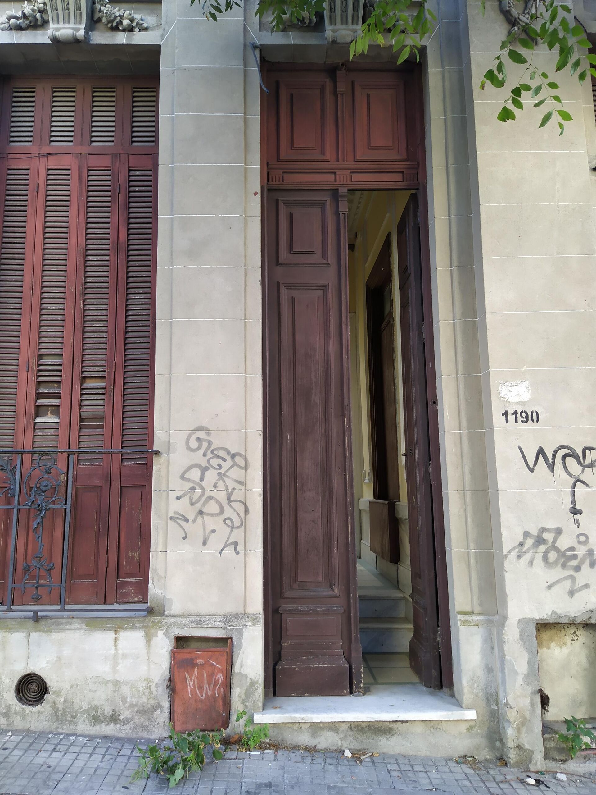 Puerta exterior de la casa que escondía la 'Cárcel del Pueblo' sobre la calle Juan Paullier en Montevideo - Sputnik Mundo, 1920, 13.04.2022
