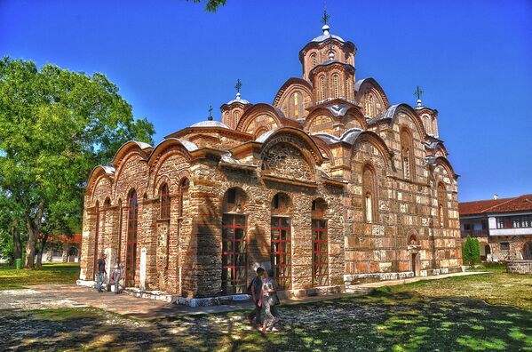 Los monasterios ortodoxos de Kosovo se incluyeron en la lista de patrimonio en peligro en 2006, cuando la región estaba en medio de la guerra civil y los santuarios serbios eran un objetivo para los saboteadores albaneses.En la foto: Monasterio de Gračanica - Sputnik Mundo