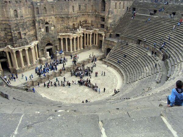 Todos los objetos sirios del Patrimonio Mundial están en la lista de alarma de la Unesco desde 2012 debido a la guerra civil en el país.En la foto: Un teatro romano del siglo II d.C. en Bosra, ciudad histórica del sur de Siria. - Sputnik Mundo
