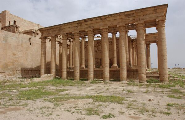 La antigua ciudad en ruinas de Hatra, en Irak, fundada en el siglo III a.C. está en la Lista del Patrimonio Mundial en peligro desde 2015: las ruinas de Hatra fueron destruidas por militantes de ISIS (grupo terrorista Estado Islámico o Daesh, prohibido en Rusia y otros países) en marzo de 2015. - Sputnik Mundo