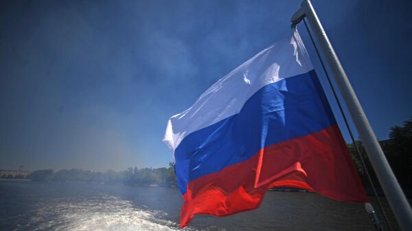 La bandera rusa en un buque - Sputnik Mundo