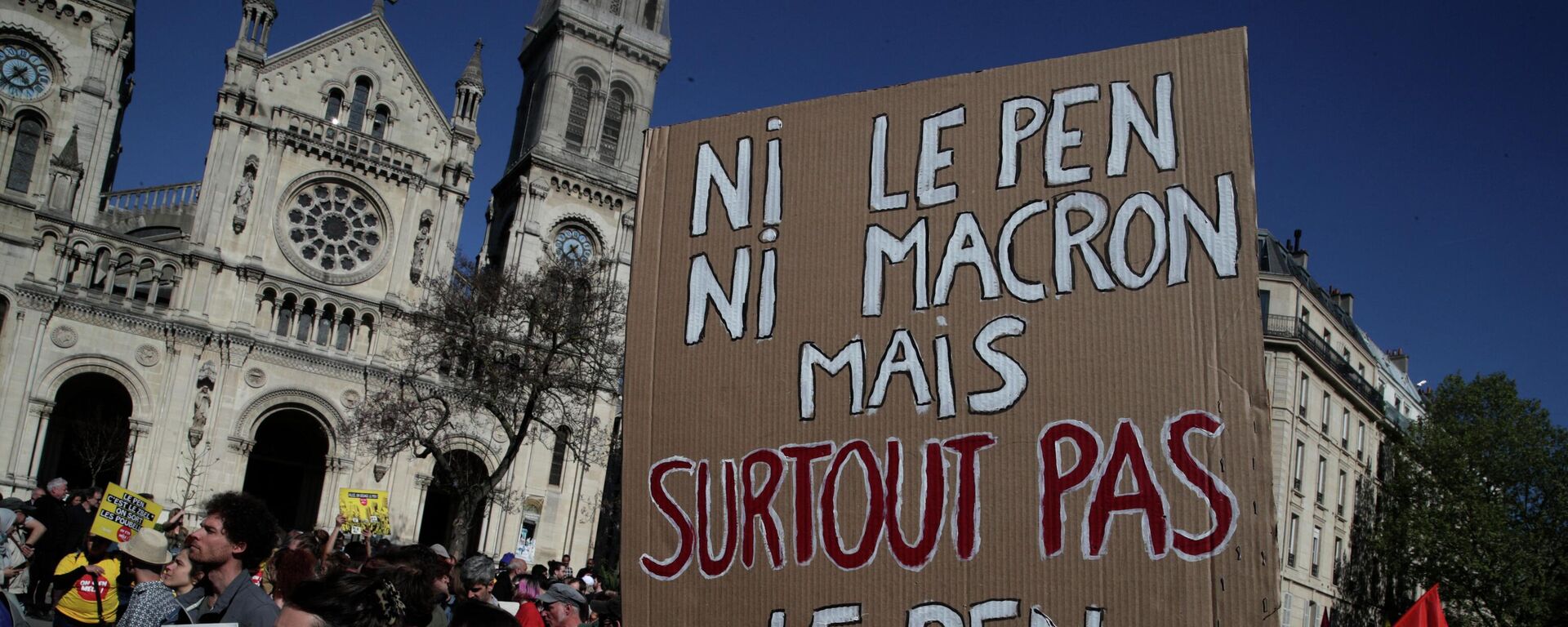 Protesta contra Emmanuel Macron y Marine Le Pen en París - Sputnik Mundo, 1920, 19.04.2022