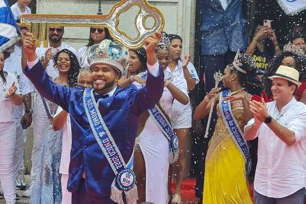 Carnaval de Río de Janeiro: el alcade Eduardo Paes entrega las llaves de la ciudad al Rey Momo - Sputnik Mundo