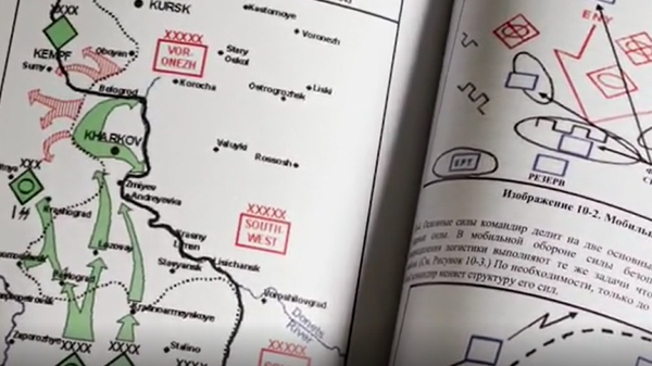 Uno de los manuales hallados en la base de Azov - Sputnik Mundo