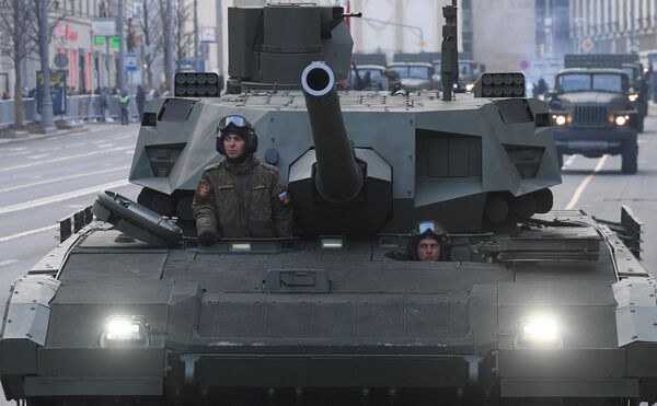 El tanque T-14 Armata. El desfile también contará con los tanques T-72B3M y T-90M Proriv. El mejor tanque de la Gran Guerra Patria, el legendario T-34-85, encabezará la columna mecanizada en el desfile. - Sputnik Mundo