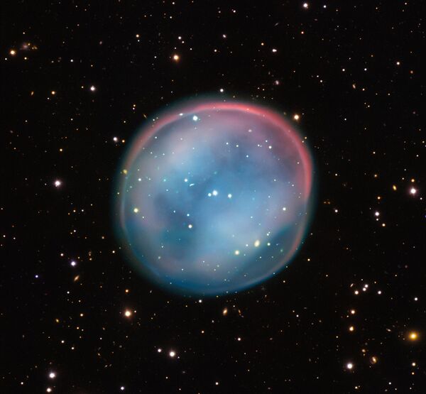 La nebulosa del Búho del Sur (PLN 283+25.1, ESO 378-1) está situada en la constelación de Hidra a una distancia de 2030 años luz. Recibe su nombre por su similitud con la nebulosa del Búho en la constelación de la Osa Mayor. - Sputnik Mundo