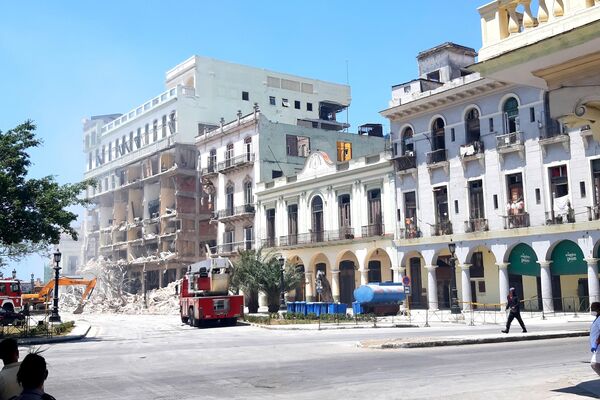 El Hotel Saratoga y sus alrededores en La Habana, tras la explosión del 6 de mayo  - Sputnik Mundo