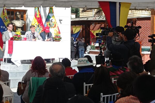 El canciller venezolano, Félix Plasencia, en la Embajada de Caracas en La Paz, Bolivia - Sputnik Mundo