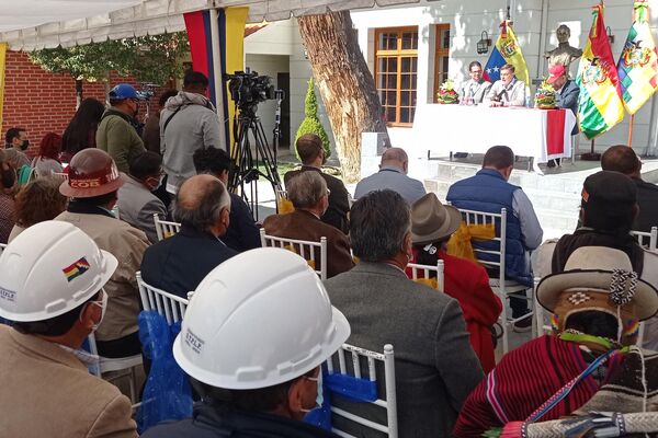 El canciller venezolano, Félix Plasencia, en la Embajada de Caracas en La Paz, Bolivia - Sputnik Mundo