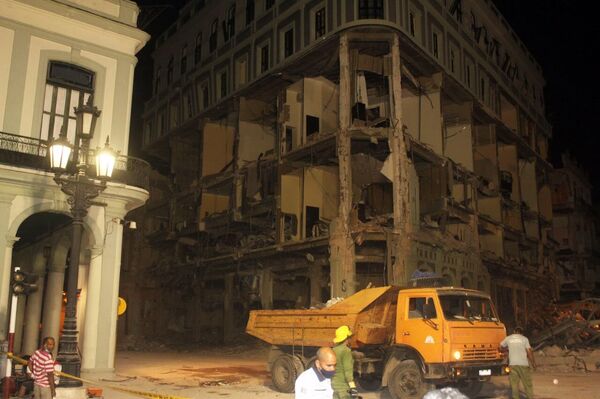Continúan las operaciones de rescate en el siniestrado hotel Saratoga de La Habana - Sputnik Mundo