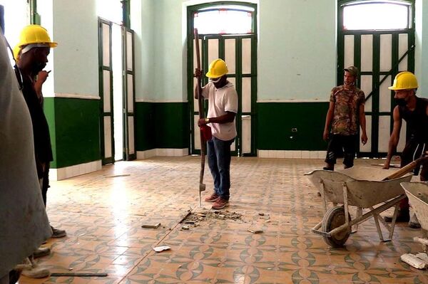 El Hotel Saratoga y sus alrededores en La Habana, tras la explosión del 6 de mayo  - Sputnik Mundo