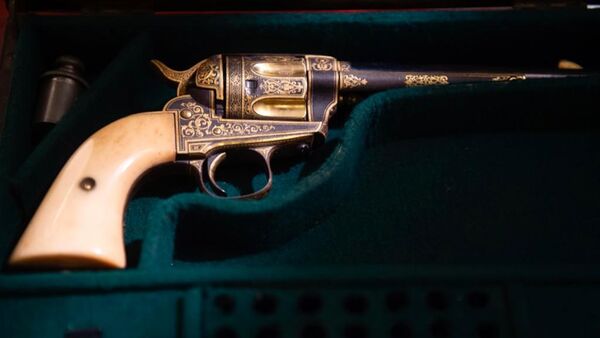 La pistola histórica que Cuba donó a México y que perteneció a Francisco Villa. - Sputnik Mundo