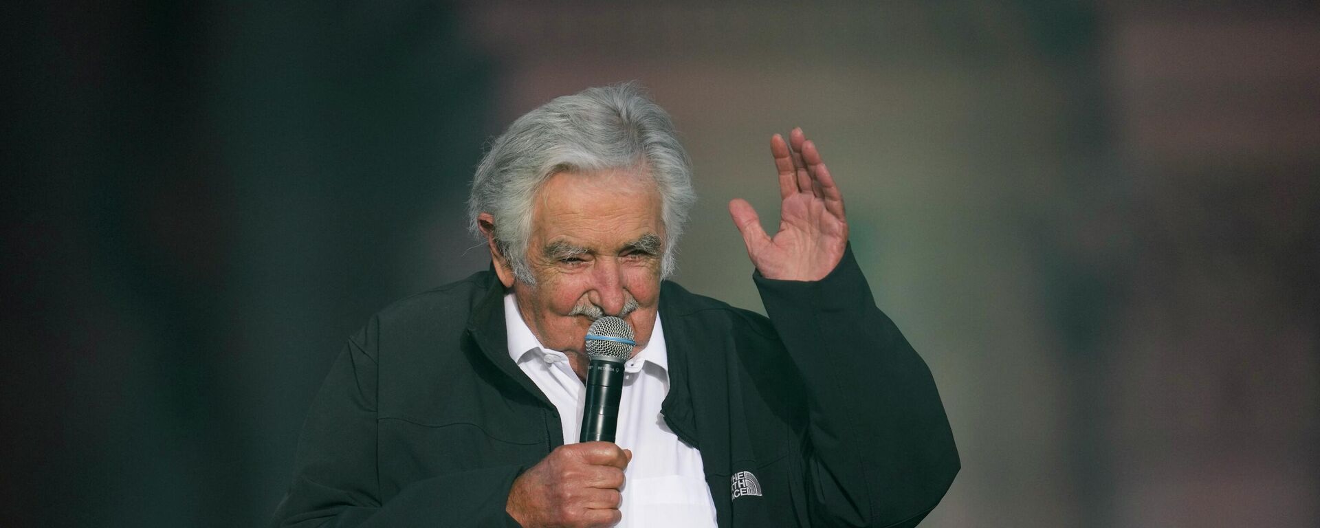 El expresidente uruguayo José 'Pepe' Mujica durante un acto en Buenos Aires en diciembre de 2021 - Sputnik Mundo, 1920, 11.05.2022