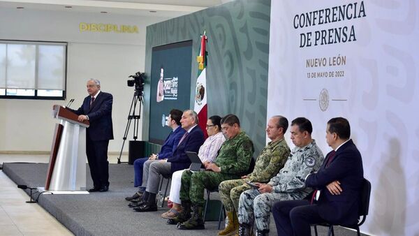 El presidente de México, el gobernador de Nuevo León y el gabinete federal de seguridad. - Sputnik Mundo