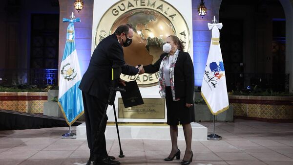 El presidente de Guatemala, Alejandro Giammattei, reeligió a Consuelo Porras como fiscal general del país - Sputnik Mundo