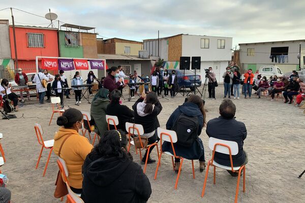 Convencionales chilenos se reúnen con población migrante en Antofagasta - Sputnik Mundo