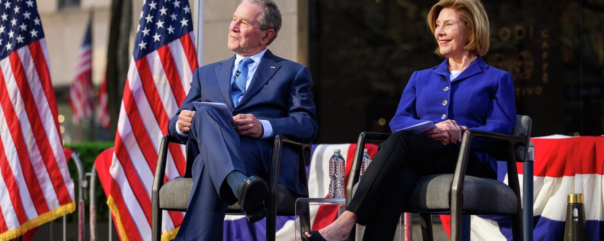 El expresidente de Estados Unidos, George W. Bush, y su esposa Laura Bush - Sputnik Mundo, 1920, 19.05.2022