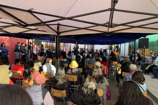 Convencionales chilenos con la comunidad Lickanantay de Toconao - Sputnik Mundo