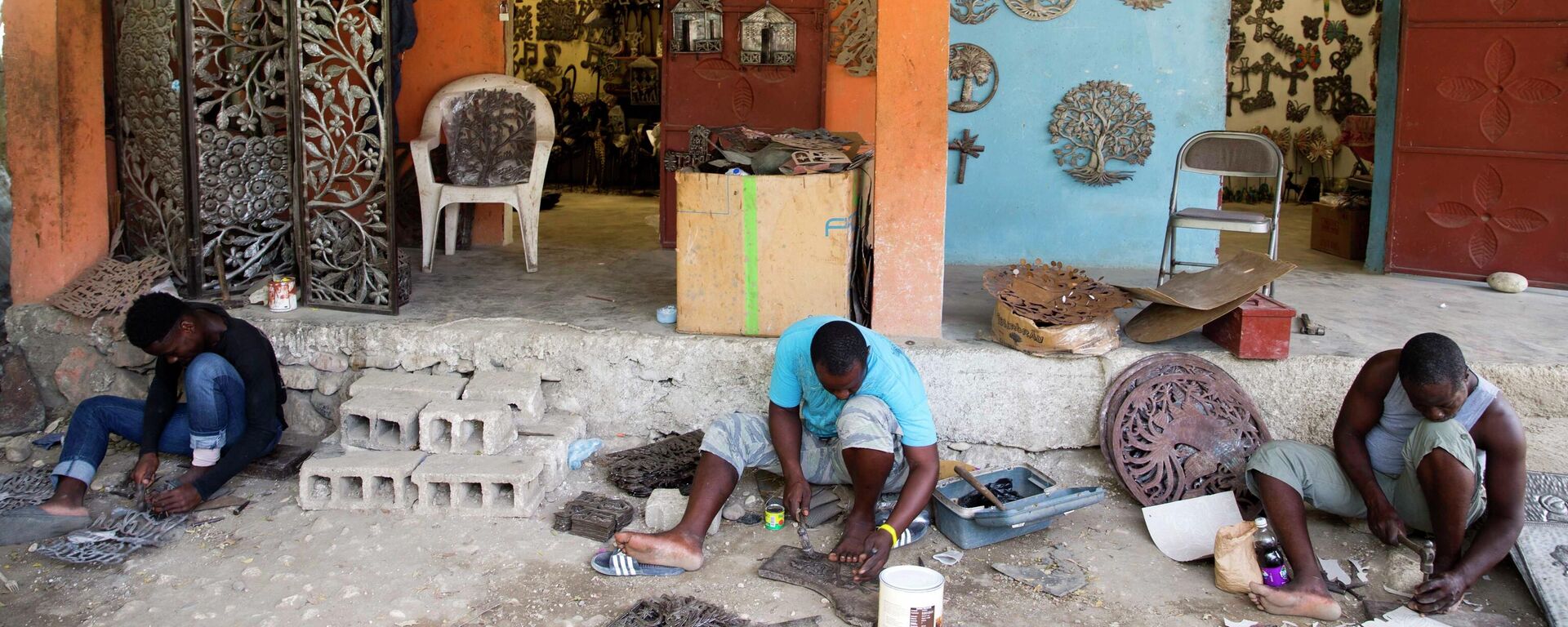 Artistas haitianos preparan sus obras de hierro cortado - Sputnik Mundo, 1920, 25.05.2022