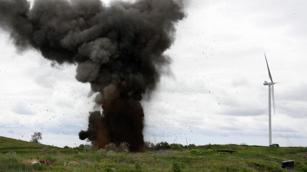 Detonación controlada de explosivos abandonados por el ejército ucraniano - Sputnik Mundo