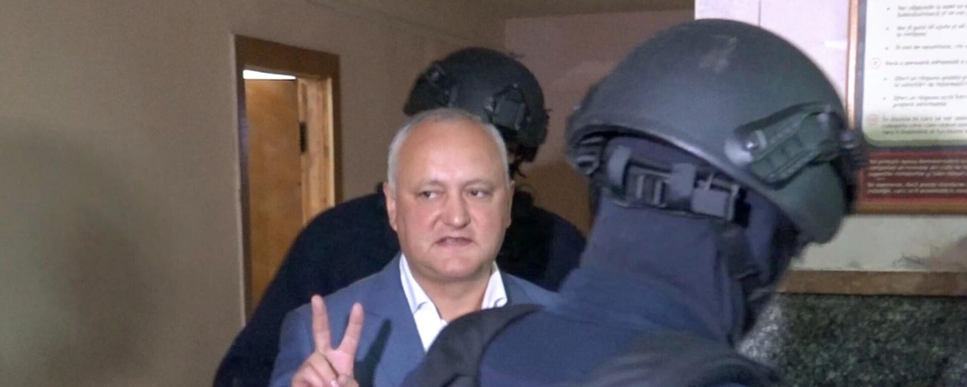 Un tribunal de Chisinau pone bajo arresto domiciliario al expresidente de Moldavia Igor Dodon (2016-2020), que se enfrenta a cargos de corrupción y traición a la patria - Sputnik Mundo, 1920, 26.05.2022