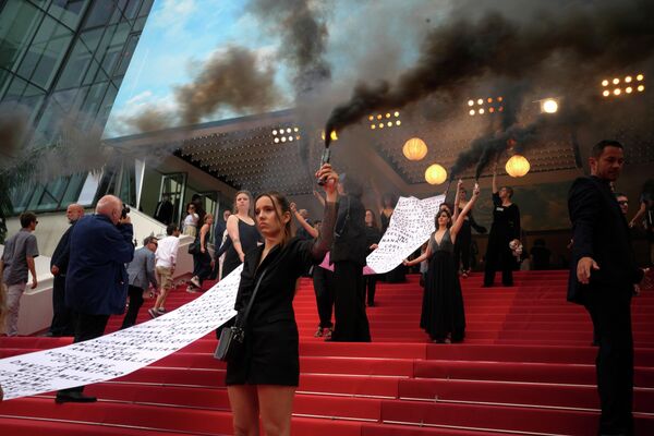 La lista de 129 mujeres víctimas de violencia doméstica, presentada durante el estreno de la película 'Holy Spider' en el 75º Festival Internacional de cine de Cannes.  - Sputnik Mundo