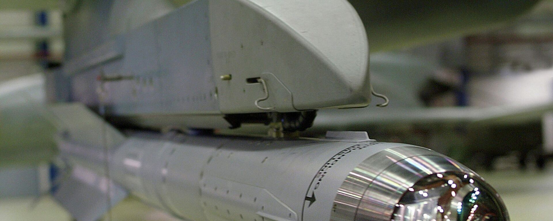 Un misil IRIS bajo el ala del caza Eurofighter. El mismo misil se usa en el sistema antiaéreo IRIS-T - Sputnik Mundo, 1920, 01.06.2022