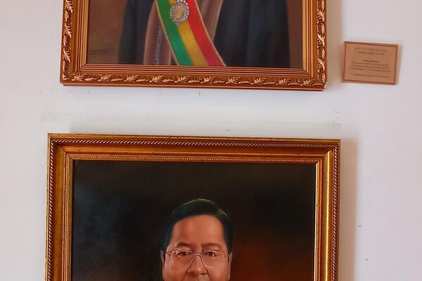 Retratos de Evo Morales y Luis Arce en La Casa de la Libertad, museo en la ciudad de Sucre, Bolivia - Sputnik Mundo